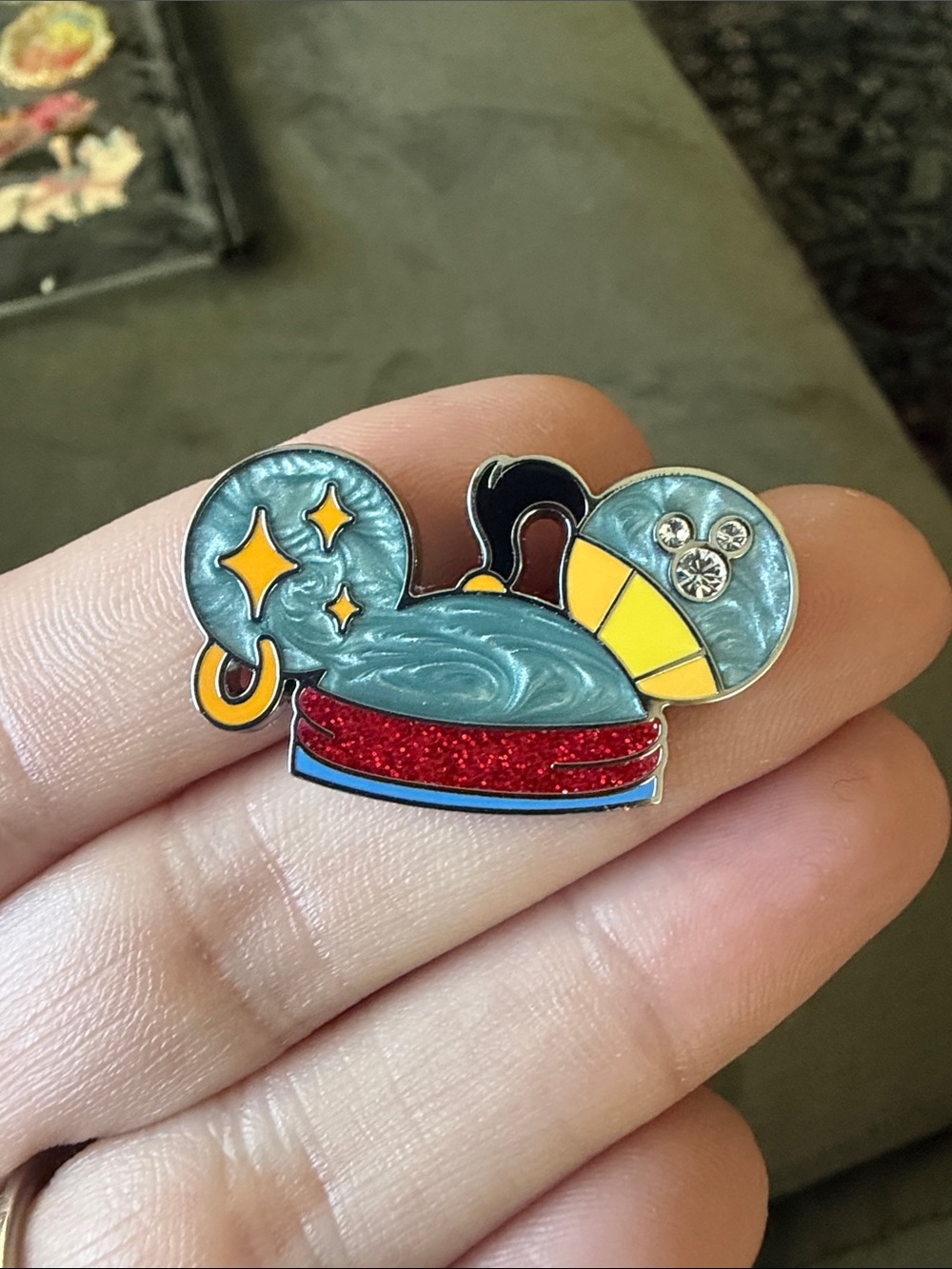 Disney Hidden Mickey - super chaser genie ear hat pin